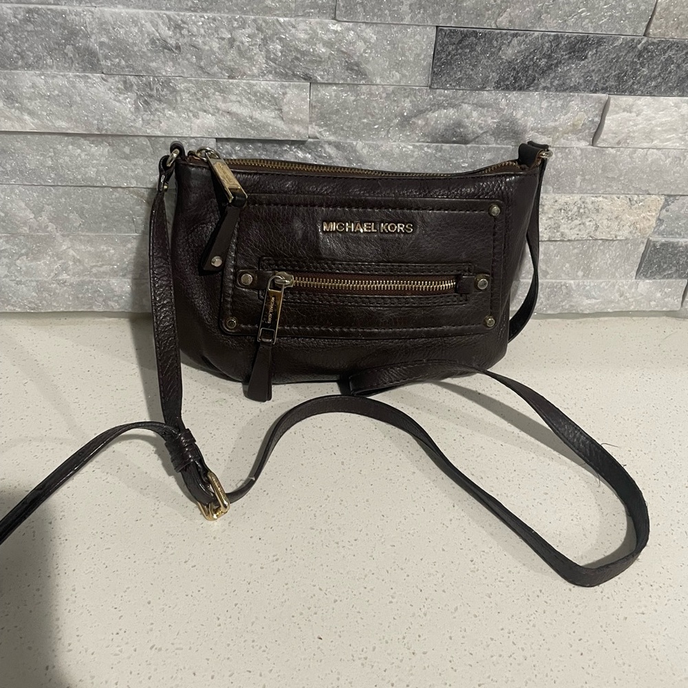 Michael kors leather. Crossbody bag  good condition